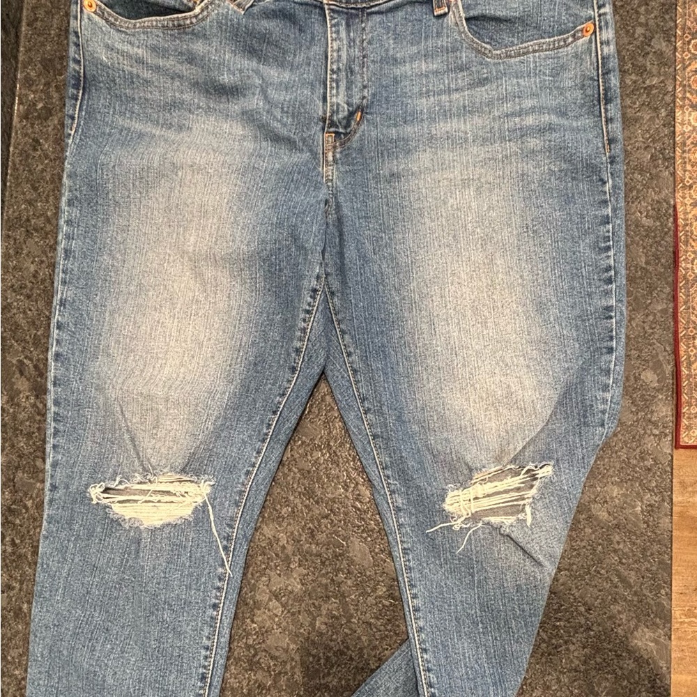 Levi’s Boyfriend fit distressed jeans - Picture 2 of 5
